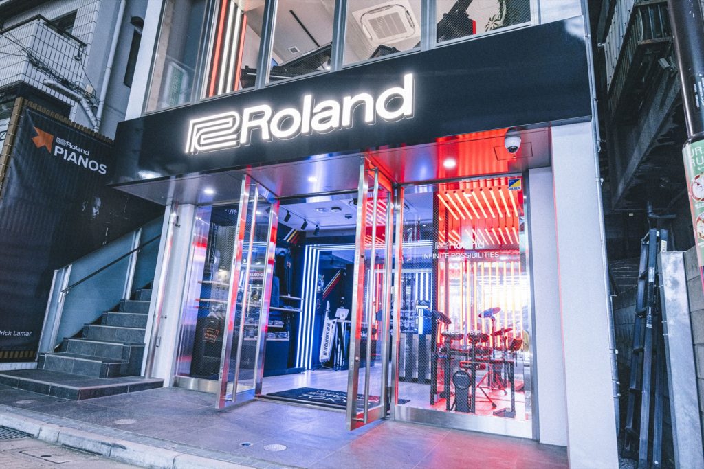Roland Store Tokyoにて「TR-909」の実機を店頭に展示 & 「TR-909