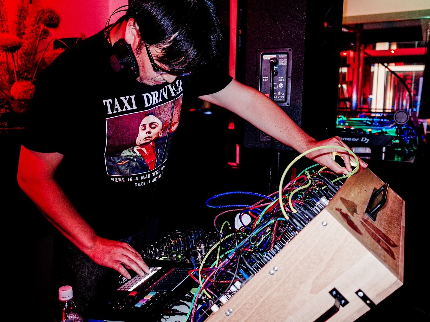 北陸でおとずれたモジュラーシンセの転換期。「み ん な の 総 会